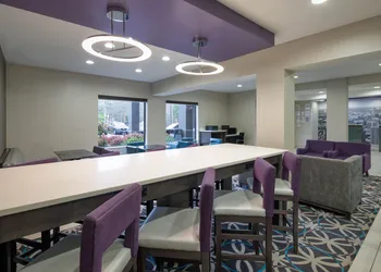 La Quinta Inn & Suites by Wyndham Snellville-Stone Mountain hotel thumbnail 2