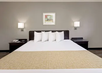 Travelodge by Wyndham College Park hotel thumbnail 7