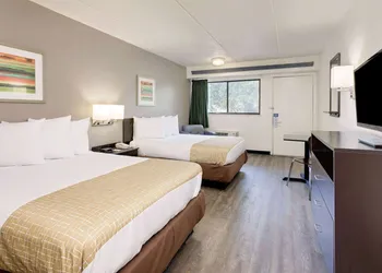 Travelodge by Wyndham College Park hotel thumbnail 8