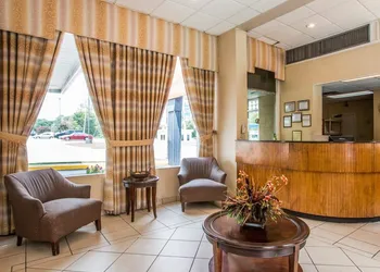 Econo Lodge Atlanta College Park hotel thumbnail 2