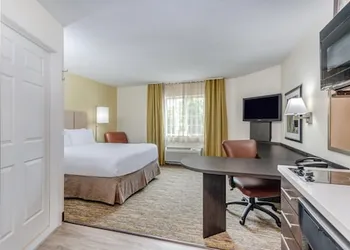 Candlewood Suites Secaucus - Meadowlands by IHG hotel thumbnail 3