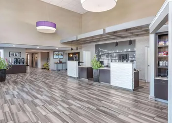 La Quinta Inn & Suites by Wyndham Clifton/Rutherford hotel thumbnail 2
