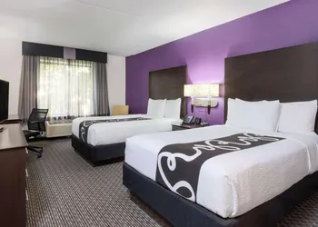 La Quinta Inn & Suites by Wyndham Clifton/Rutherford hotel thumbnail 5