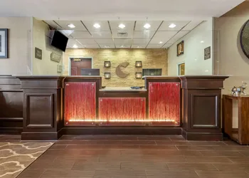 Comfort Suites Newark - Harrison hotel thumbnail 2