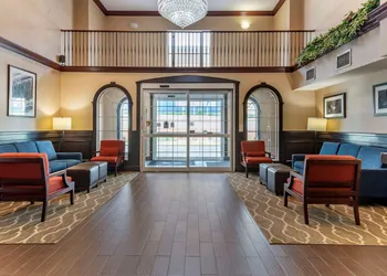 Comfort Suites Newark - Harrison hotel thumbnail 3