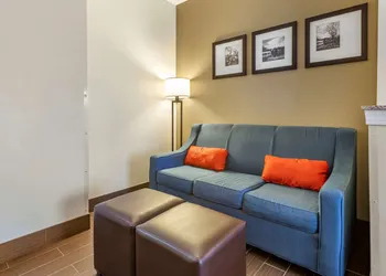 Comfort Suites Newark - Harrison hotel thumbnail 5