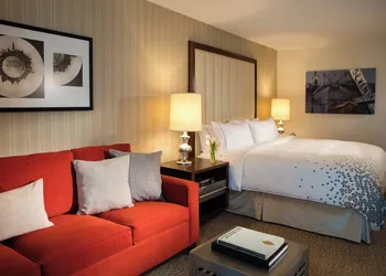 Renaissance Newark Airport Hotel hotel thumbnail 6