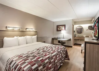 Red Roof Inn Philadelphia - Trevose hotel thumbnail 4