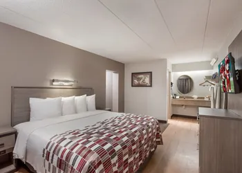 Red Roof Inn Philadelphia - Trevose hotel thumbnail 7