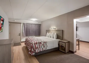Red Roof Inn Philadelphia - Trevose hotel thumbnail 8