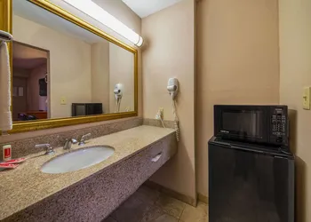 Econo Lodge Mount Laurel - Philadelphia East hotel thumbnail 8
