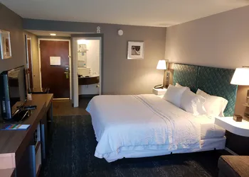 Hampton Inn & Suites Newtown hotel thumbnail 5