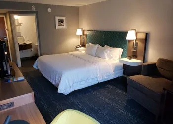 Hampton Inn & Suites Newtown hotel thumbnail 6
