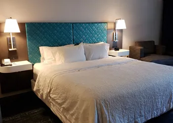 Hampton Inn & Suites Newtown hotel thumbnail 8