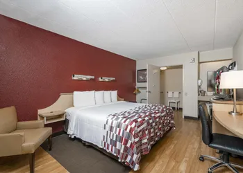 Red Roof Inn Philadelphia - Oxford Valley hotel thumbnail 3