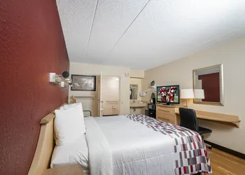 Red Roof Inn Philadelphia - Oxford Valley hotel thumbnail 5