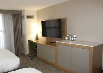 DoubleTree by Hilton Phoenix Chandler hotel thumbnail 3
