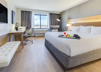 Radisson Hotel Phoenix Airport hotel thumbnail 4