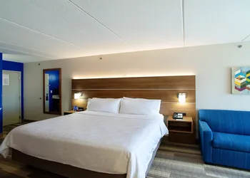 Holiday Inn Express & Suites Tempe by IHG hotel thumbnail 5