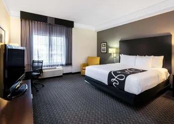 La Quinta Inn & Suites by Wyndham Mesa Superstition Springs hotel thumbnail 7
