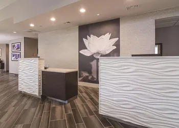 La Quinta Inn & Suites by Wyndham Phoenix Mesa West hotel thumbnail 2