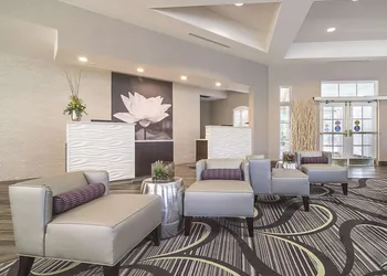 La Quinta Inn & Suites by Wyndham Phoenix Mesa West hotel thumbnail 4