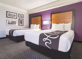 La Quinta Inn & Suites by Wyndham Phoenix Mesa West hotel thumbnail 5