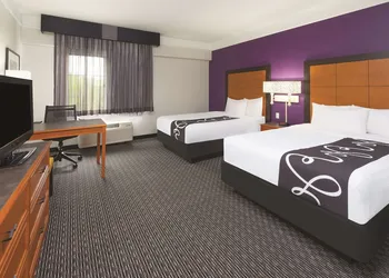 La Quinta Inn & Suites by Wyndham Phoenix Mesa West hotel thumbnail 7