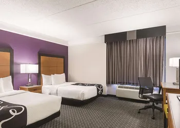 La Quinta Inn & Suites by Wyndham Phoenix Mesa West hotel thumbnail 8