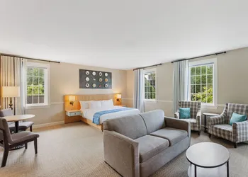 The Essex Resort & Spa hotel thumbnail 5