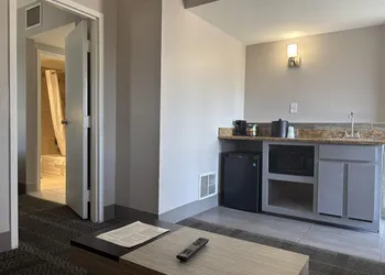 SureStay InnSuites Phoenix Hotel & Suites by Best Western hotel thumbnail 8