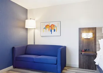 Holiday Inn Express & Suites Phoenix - Tempe by IHG hotel thumbnail 7