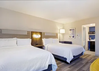 Holiday Inn Express & Suites Phoenix - Tempe by IHG hotel thumbnail 8