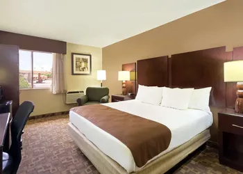 Rodeway Inn & Suites Chandler - Phoenix South I-10 hotel thumbnail 4