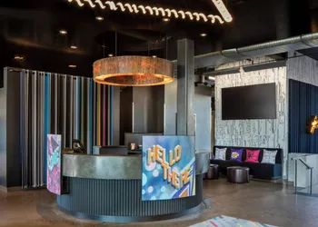 Aloft Phoenix Airport hotel thumbnail 2