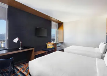 Aloft Phoenix Airport hotel thumbnail 6