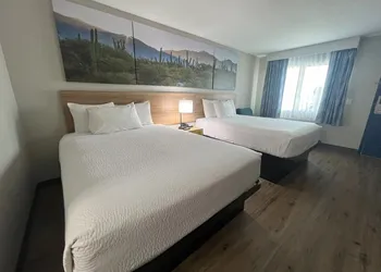 Days Inn by Wyndham Phoenix West hotel thumbnail 5