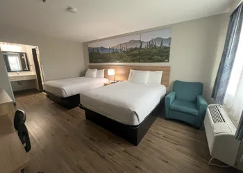 Days Inn by Wyndham Phoenix West hotel thumbnail 6