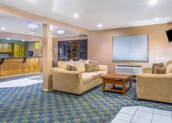 Super 8 by Wyndham - Mesa/Gilbert hotel thumbnail 2
