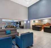 La Quinta Inn & Suites by Wyndham Phoenix I-10 West hotel detail image 4