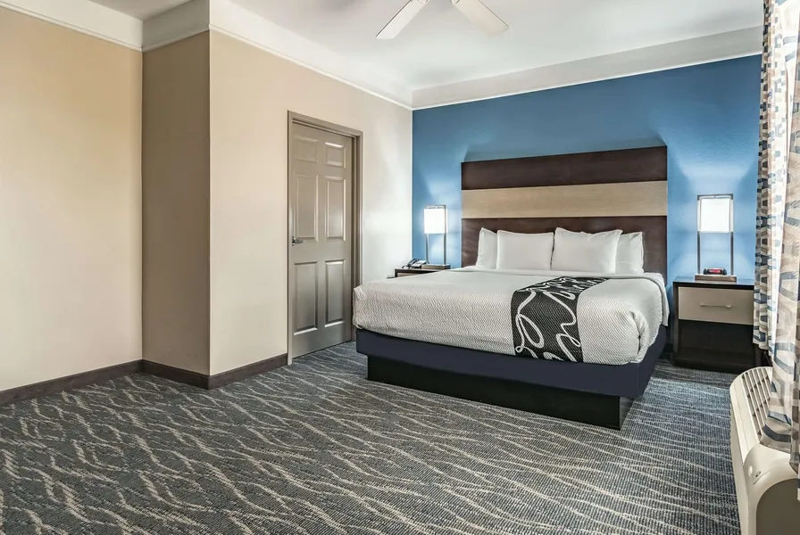 La Quinta Inn & Suites by Wyndham Phoenix I-10 West hotel detail image 6