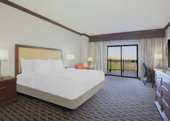 Hilton Phoenix Chandler hotel thumbnail 8