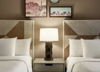 Embassy Suites by Hilton Phoenix Tempe hotel thumbnail 6