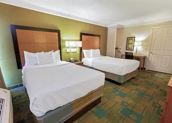 Travelodge by Wyndham Phoenix North hotel thumbnail 4
