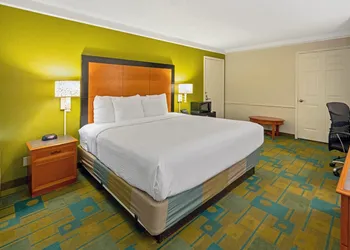 Travelodge by Wyndham Phoenix North hotel thumbnail 6