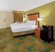Travelodge by Wyndham Phoenix North hotel detail image 7