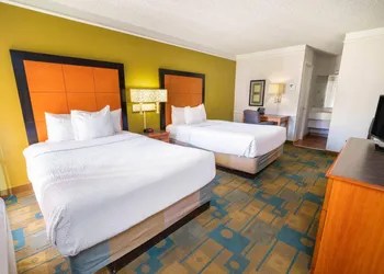 Travelodge by Wyndham Phoenix North hotel thumbnail 8