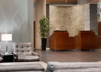 Embassy Suites Montréal by Hilton hotel thumbnail 3