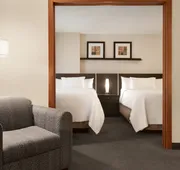 Embassy Suites Montréal by Hilton hotel detail image 4