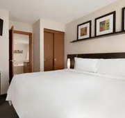 Embassy Suites Montréal by Hilton hotel detail image 7